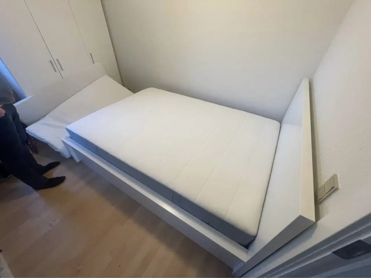 Billede 2 - Seng fra ikea - man sover fantastisk i den