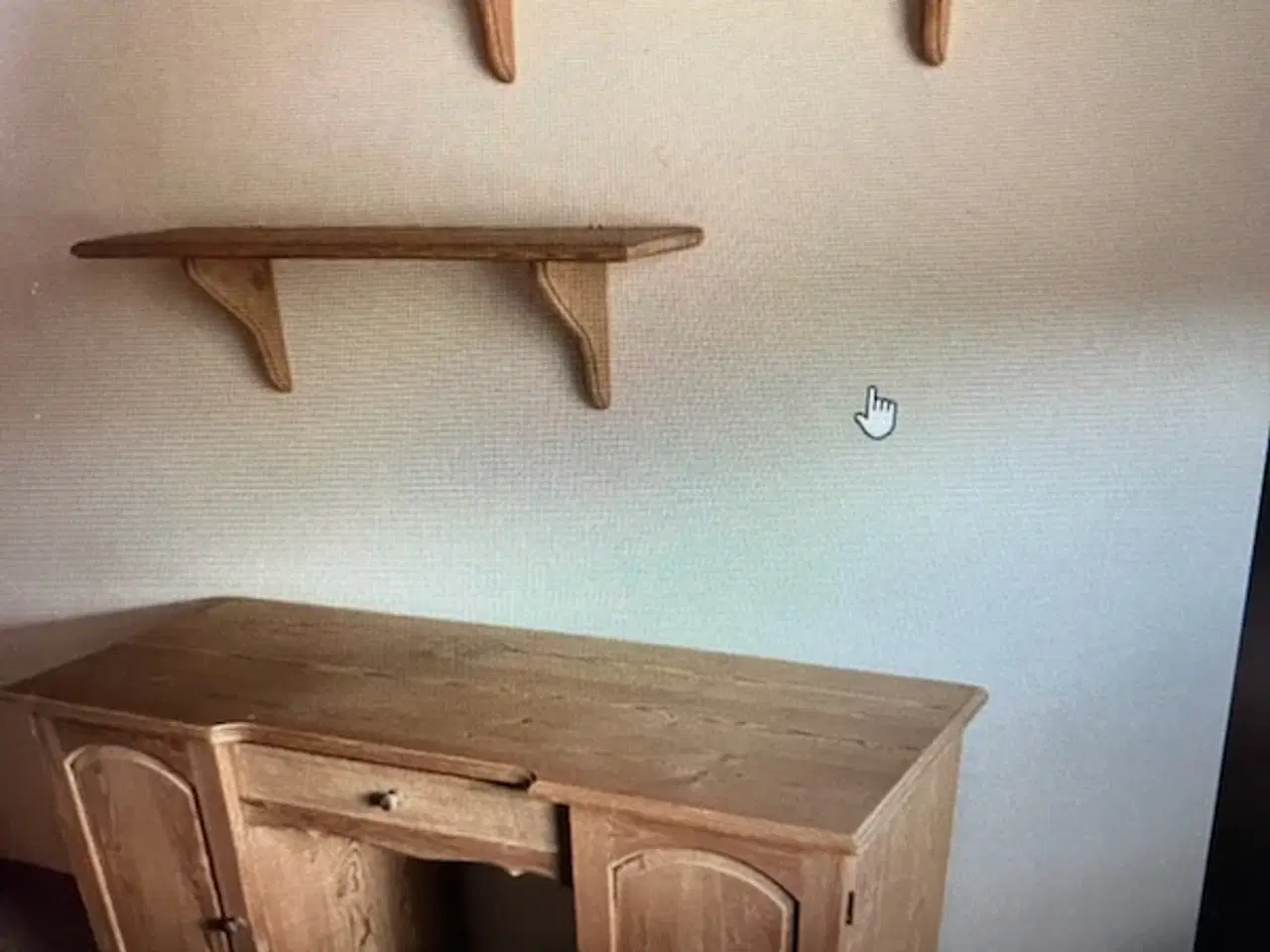 Billede 1 - skrivebord med 2 hylder