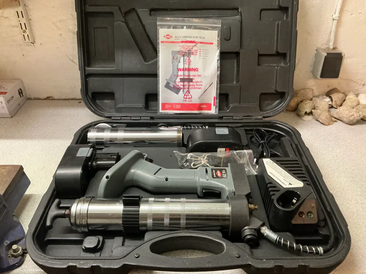 Billede 1 - Kabi fedtsprøjte 19,2 volt med kuffert.