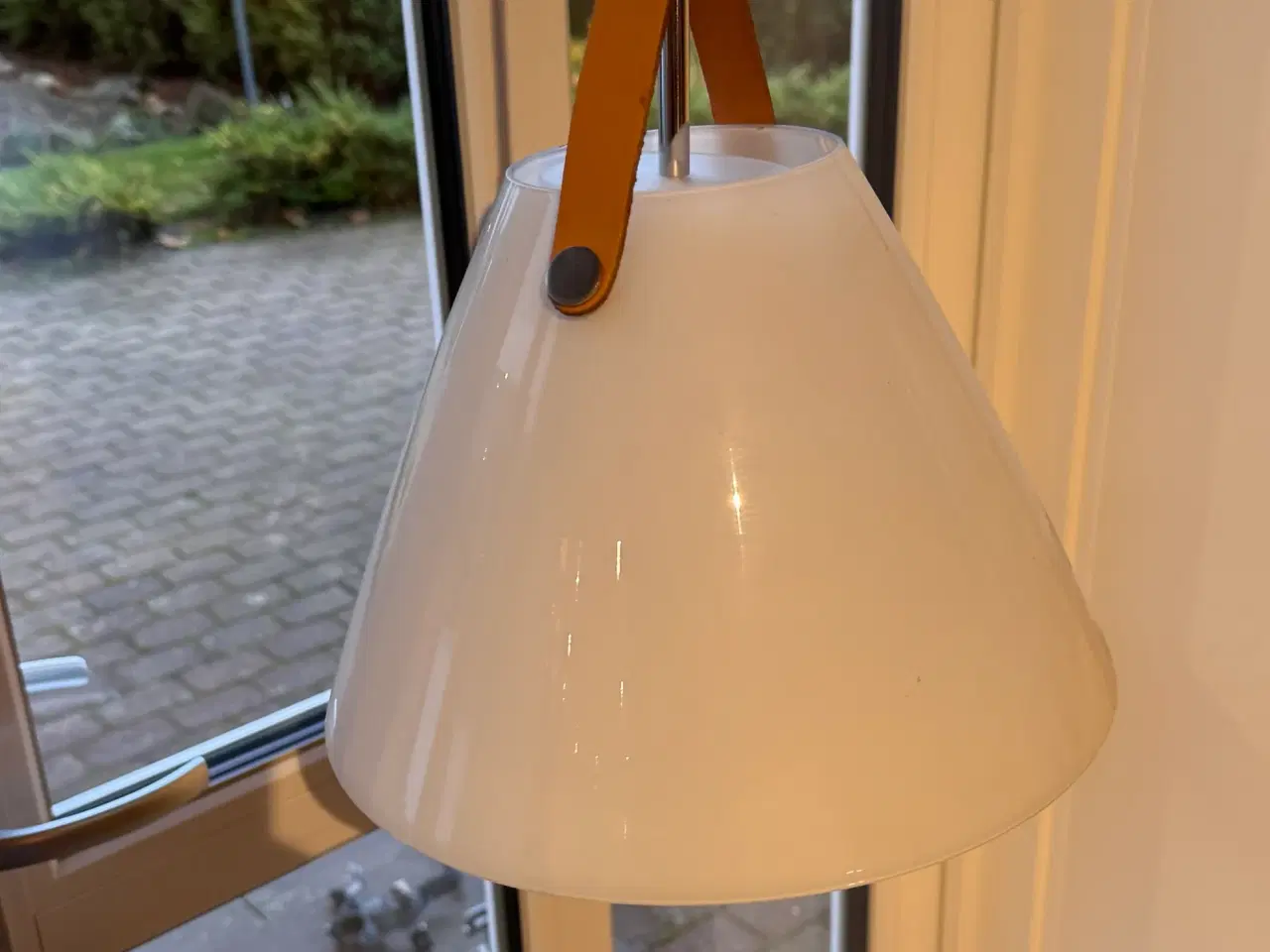 Billede 1 - Strap pendel i hvidt glas 