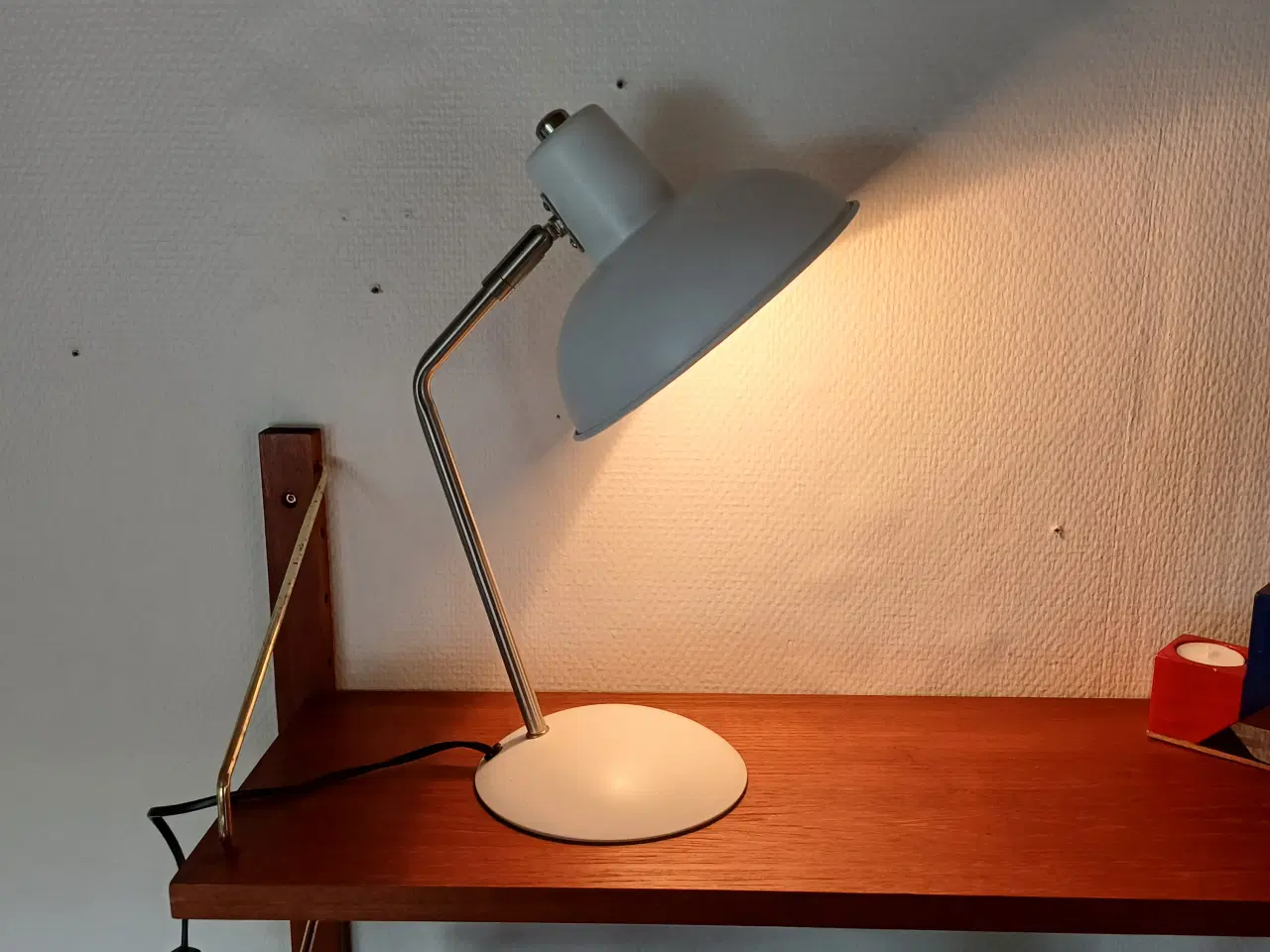 Billede 2 - Smuk og velholdt bordlampe. 