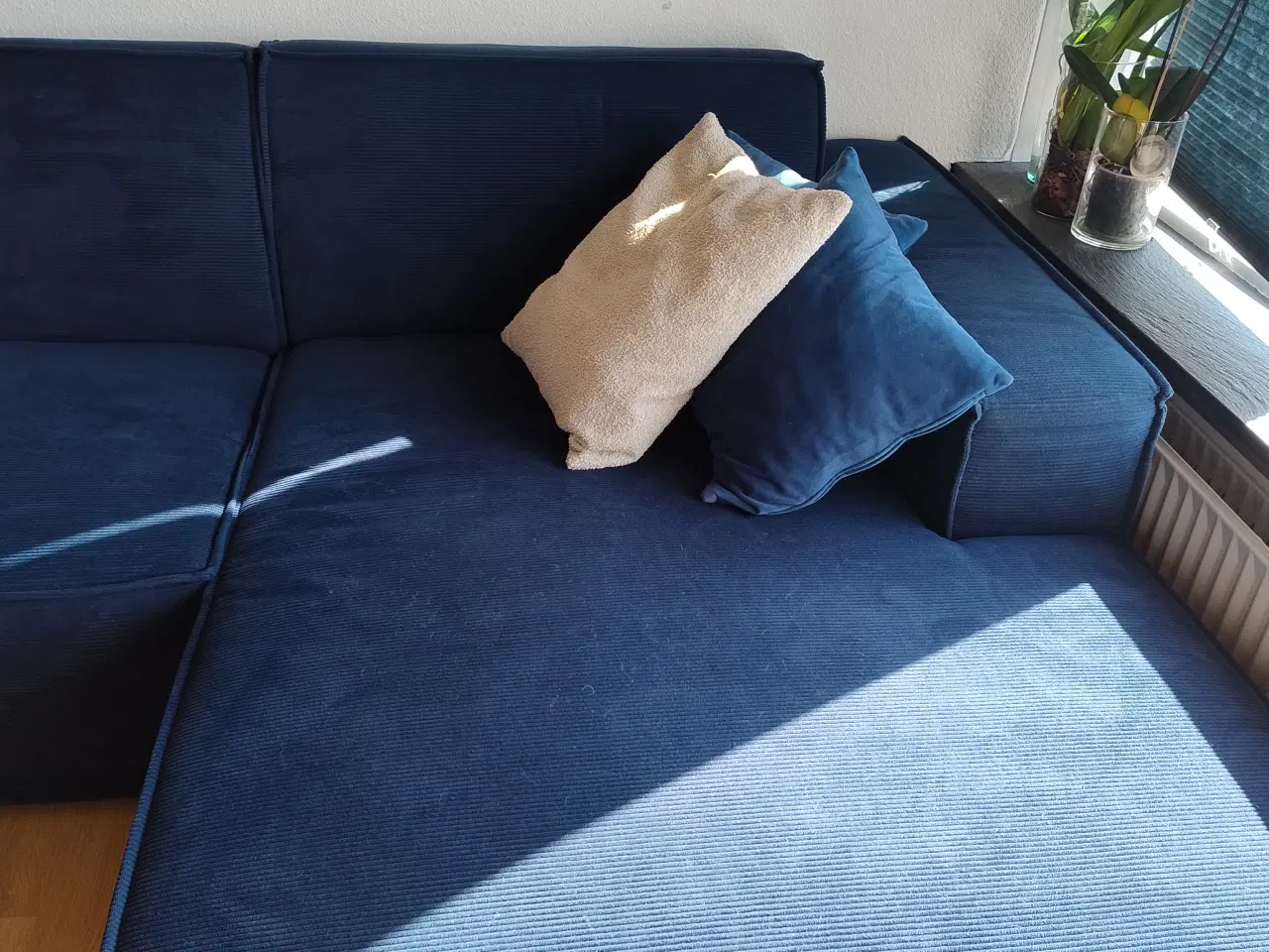 Billede 4 - Sofa med chaiselong, mørkeblå fløjl