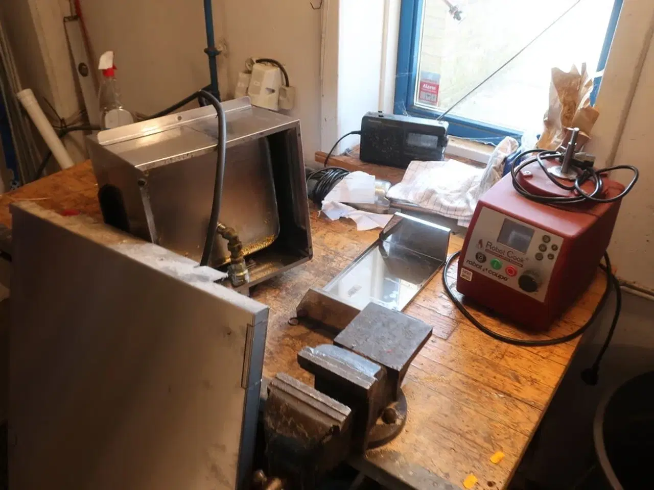Billede 2 - Arbejdsbord med indhold