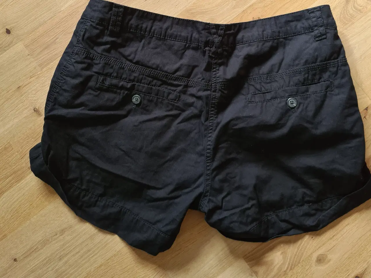 Billede 2 - NYE shorts str 44