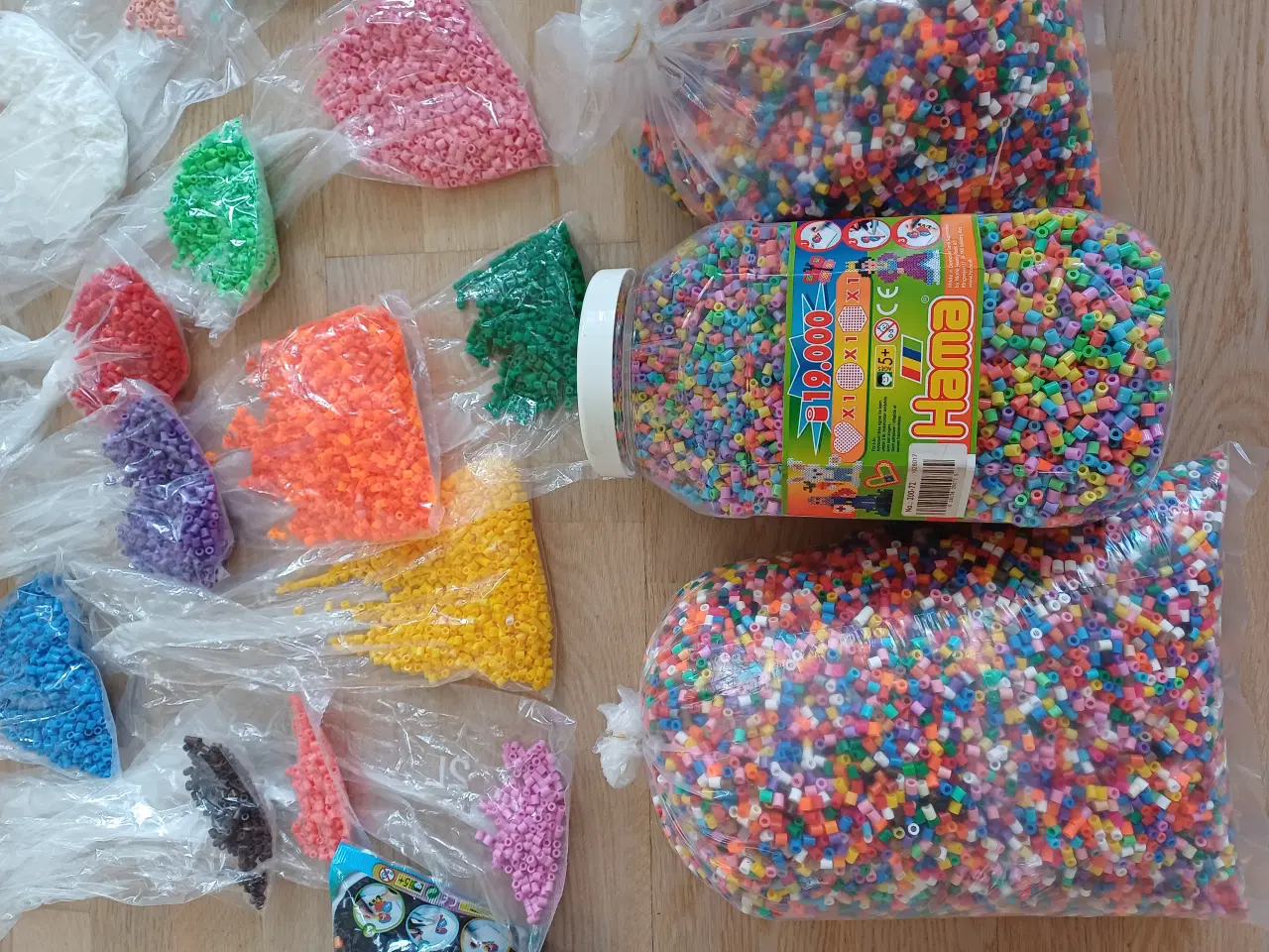 Billede 1 - 3.5 kg Hama perler og plader