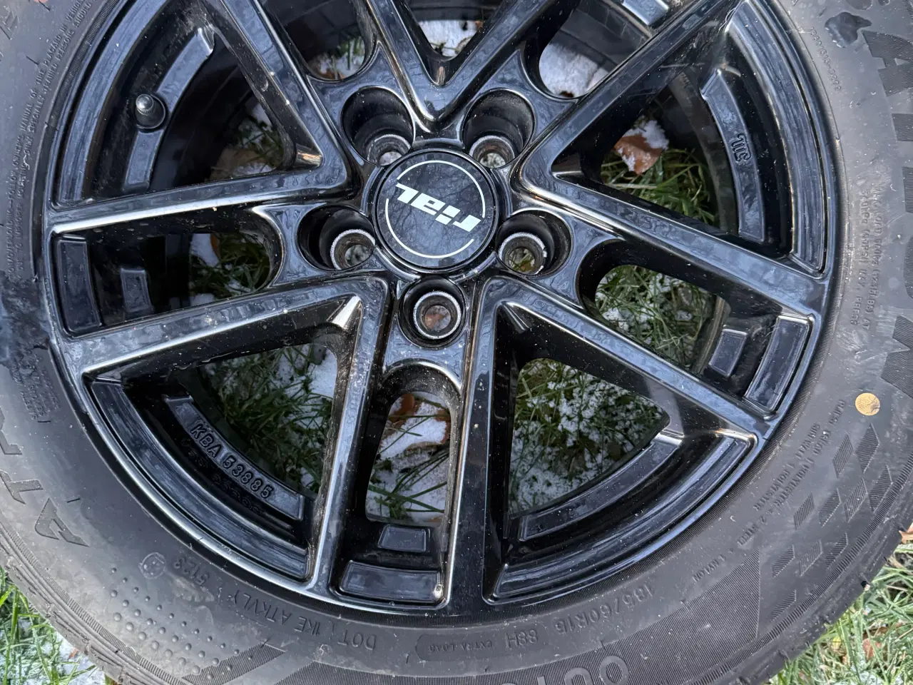 Billede 1 - 15” sorte alufælge med dæk – VW Polo – Næsten som 