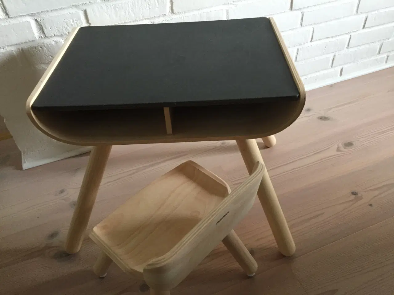 Billede 1 - Plantoys Børnebord med stol