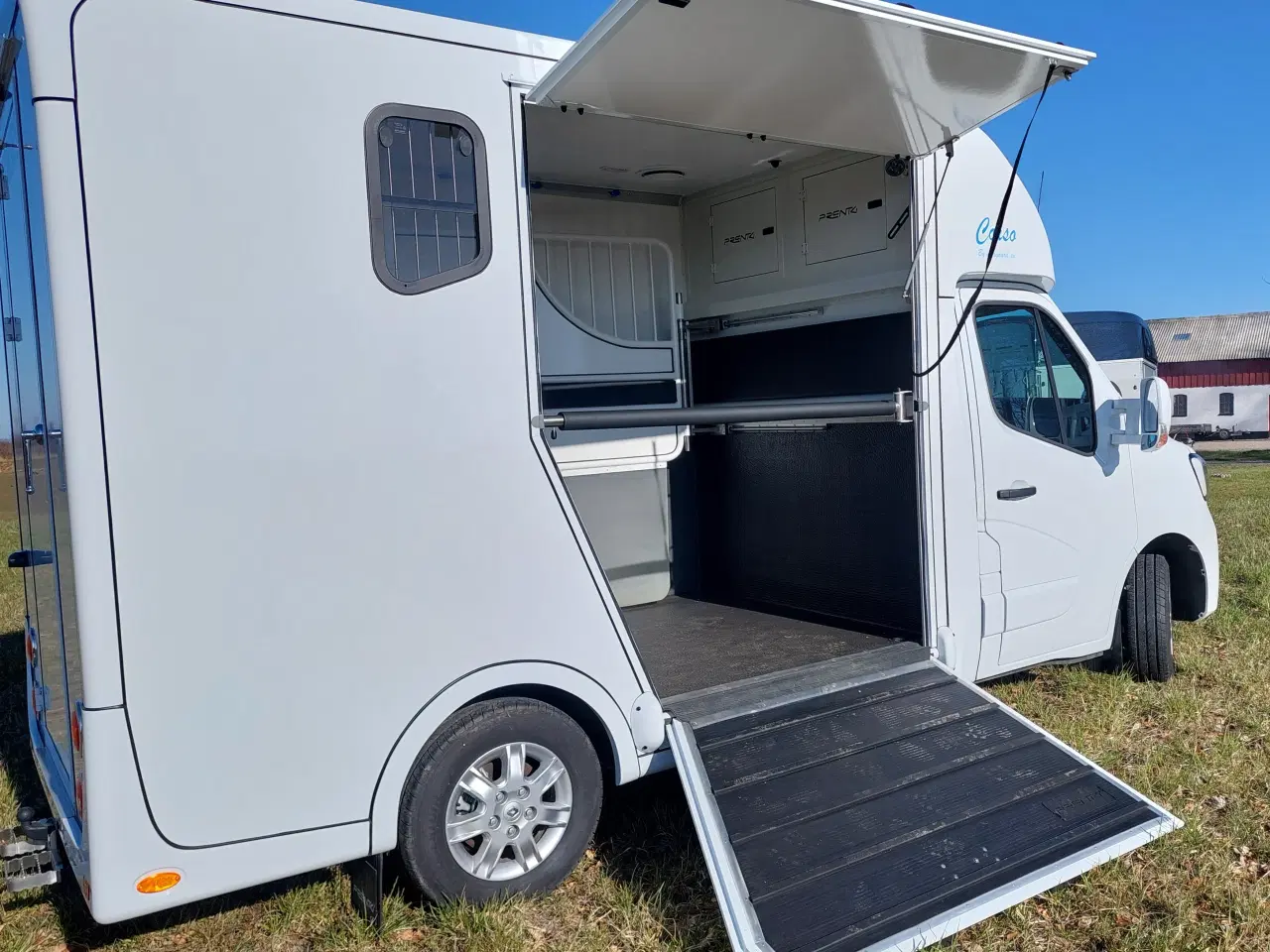 Billede 5 - Corso 2-Hestes Renault Master Hvid