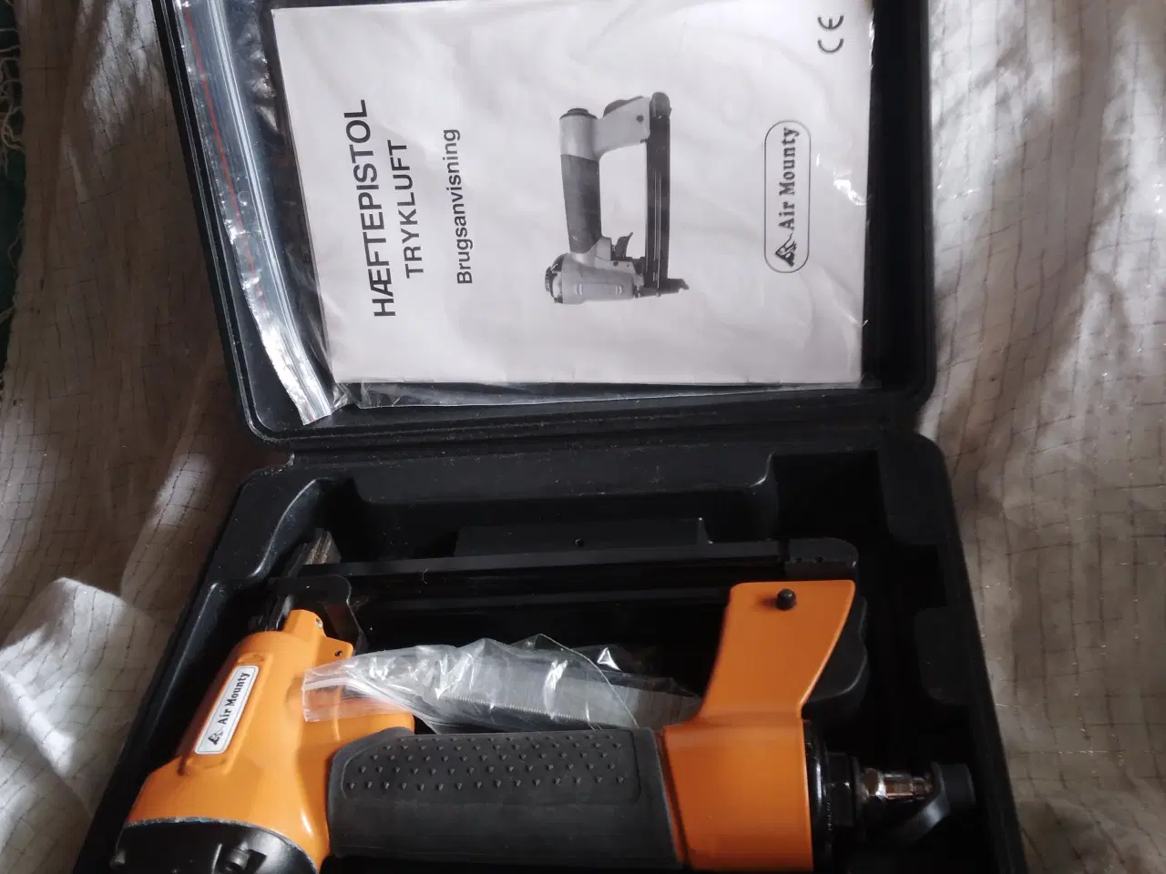 Billede 5 - Hæftepistol til trykluft med kuffert