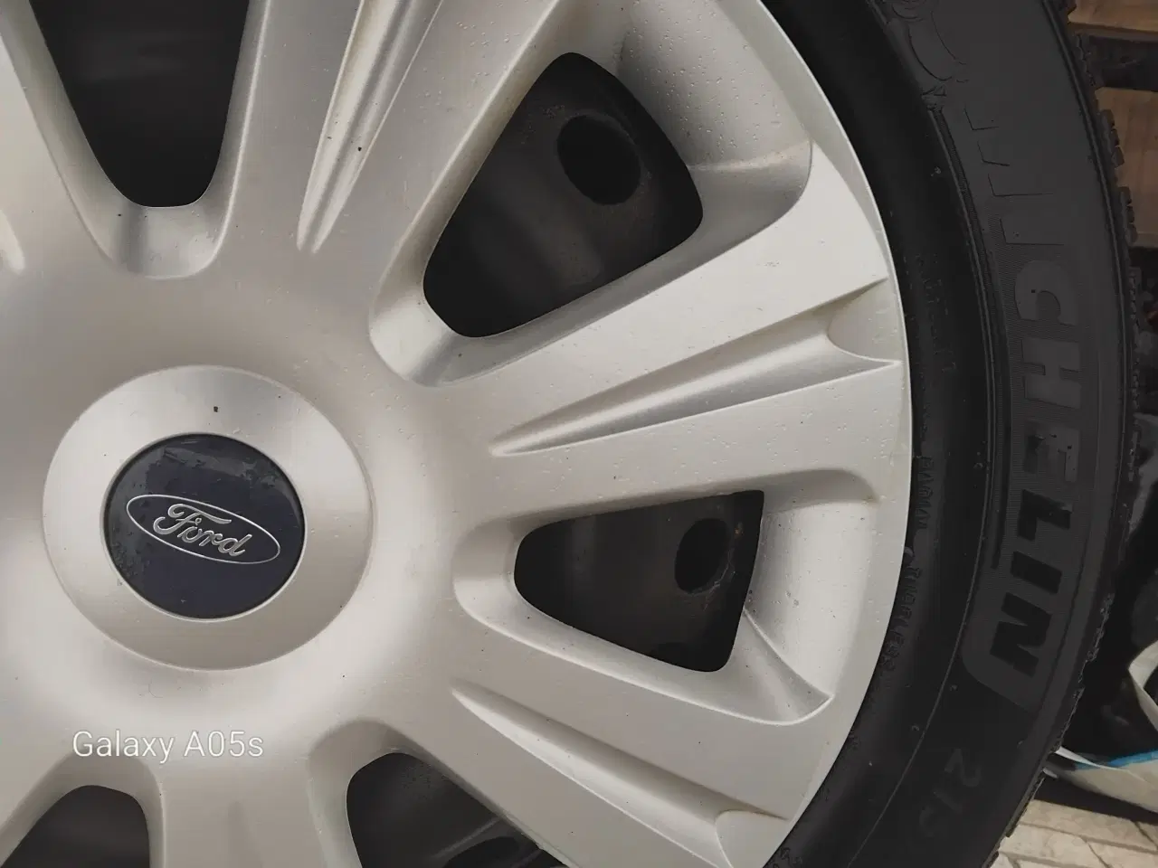 Billede 4 - Michelin 215/55 R16 Næsten nye Dæk