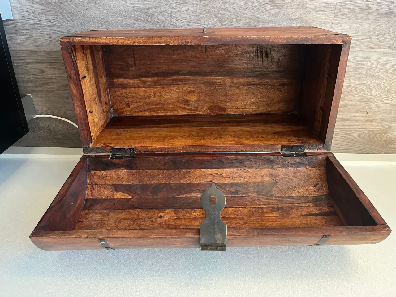 Billede 2 - Kiste tiæ pynt / opbevaring 