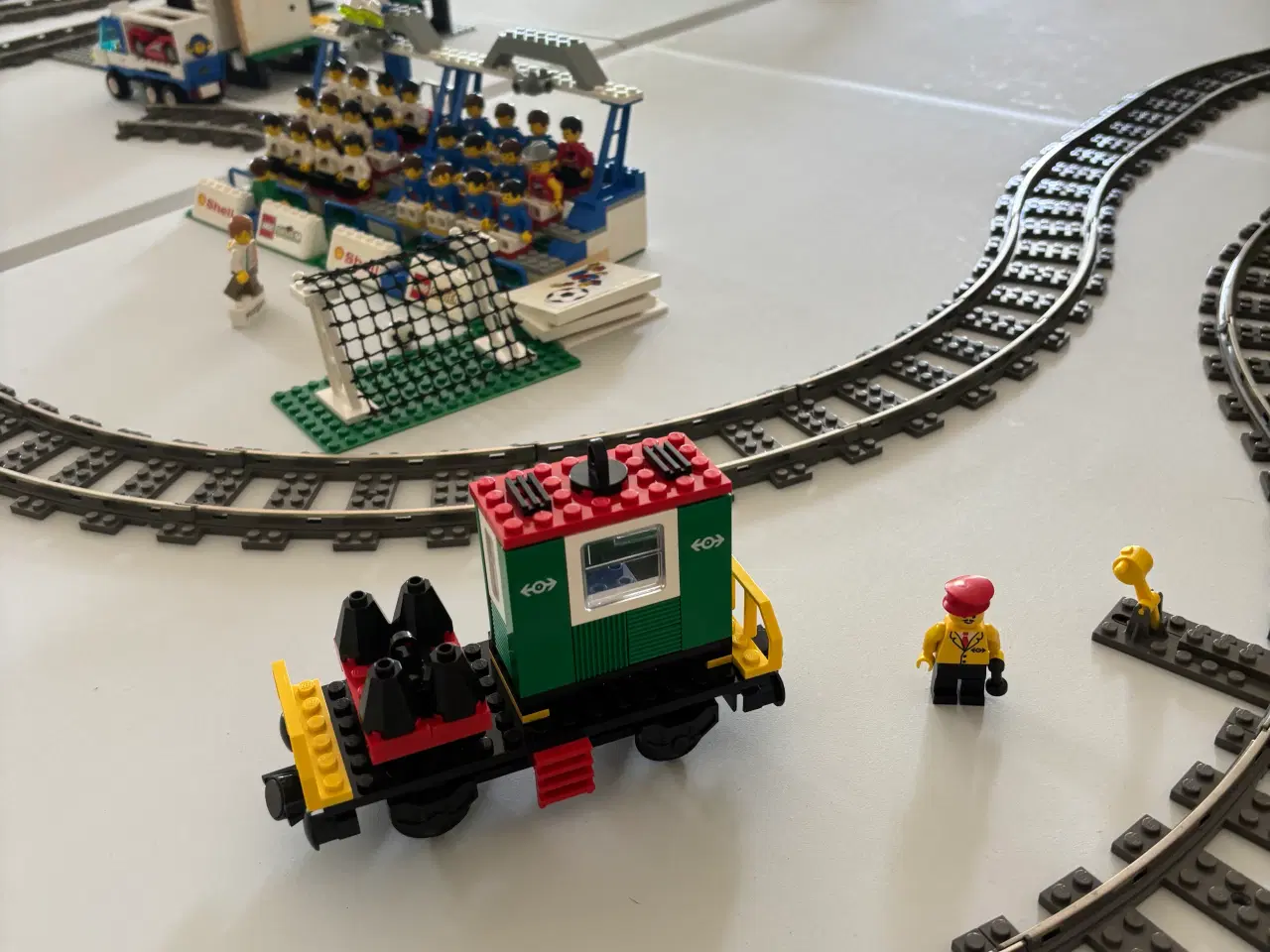 Billede 5 - Stor Lego system pakke med tog, vogne, skinner+sæt