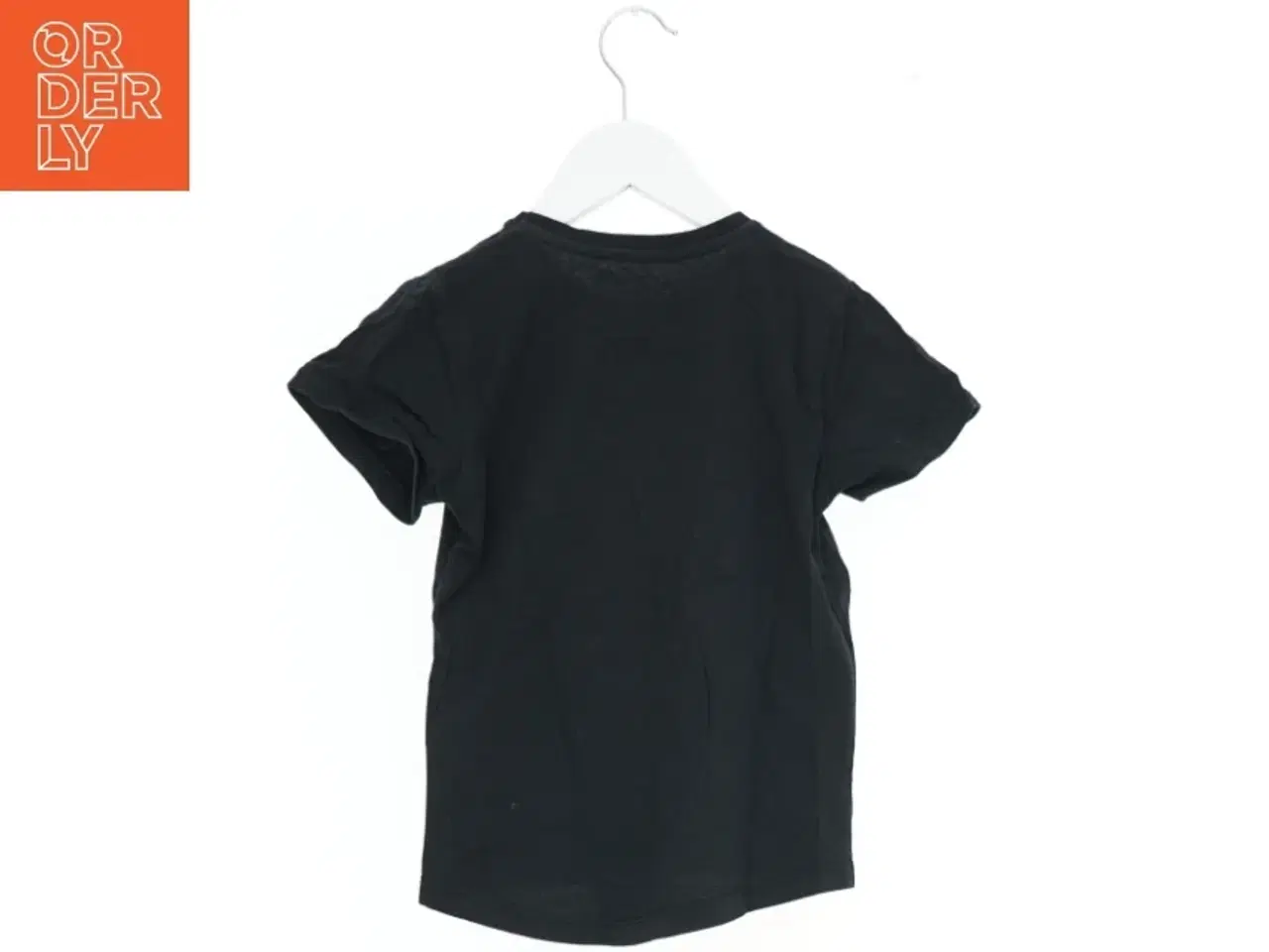 Billede 2 - Sort T-shirt med Mickey Mouse motiv fra Disney (str. 110)