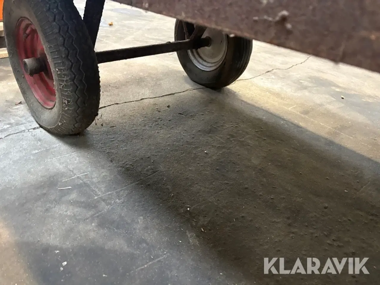 Billede 10 - Små haveredskaber og lille vogn