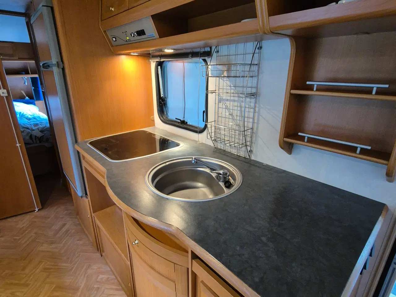 Billede 8 - Stor campingvogn, standby telt og vinter fortelt