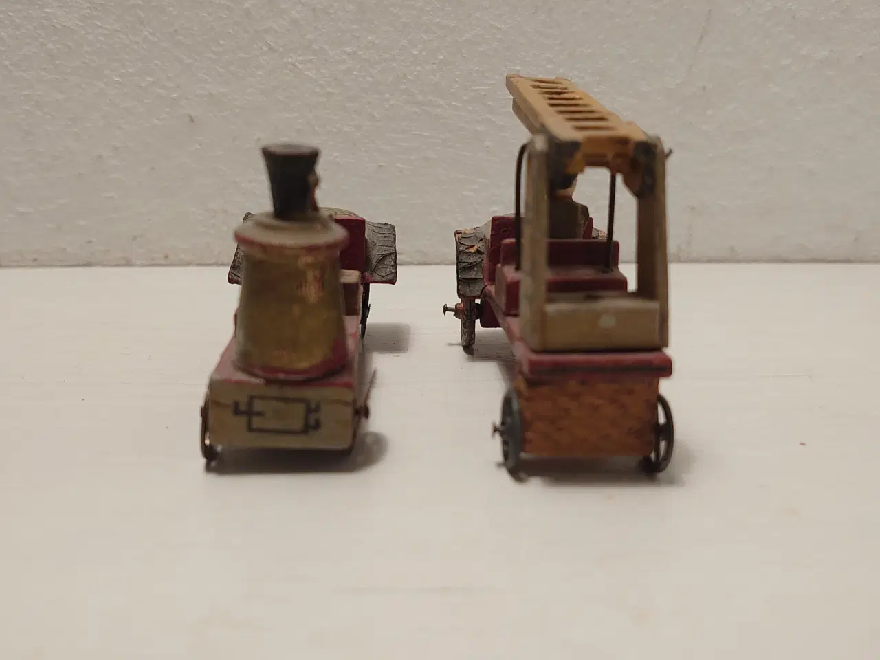 Billede 6 - Erzgebirge:Stigevogn og brandsprøjte i træ.Ca.1920