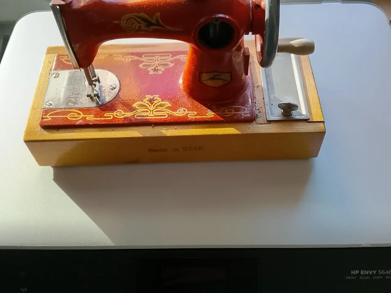 Billede 1 - Symaskine som legetøj.