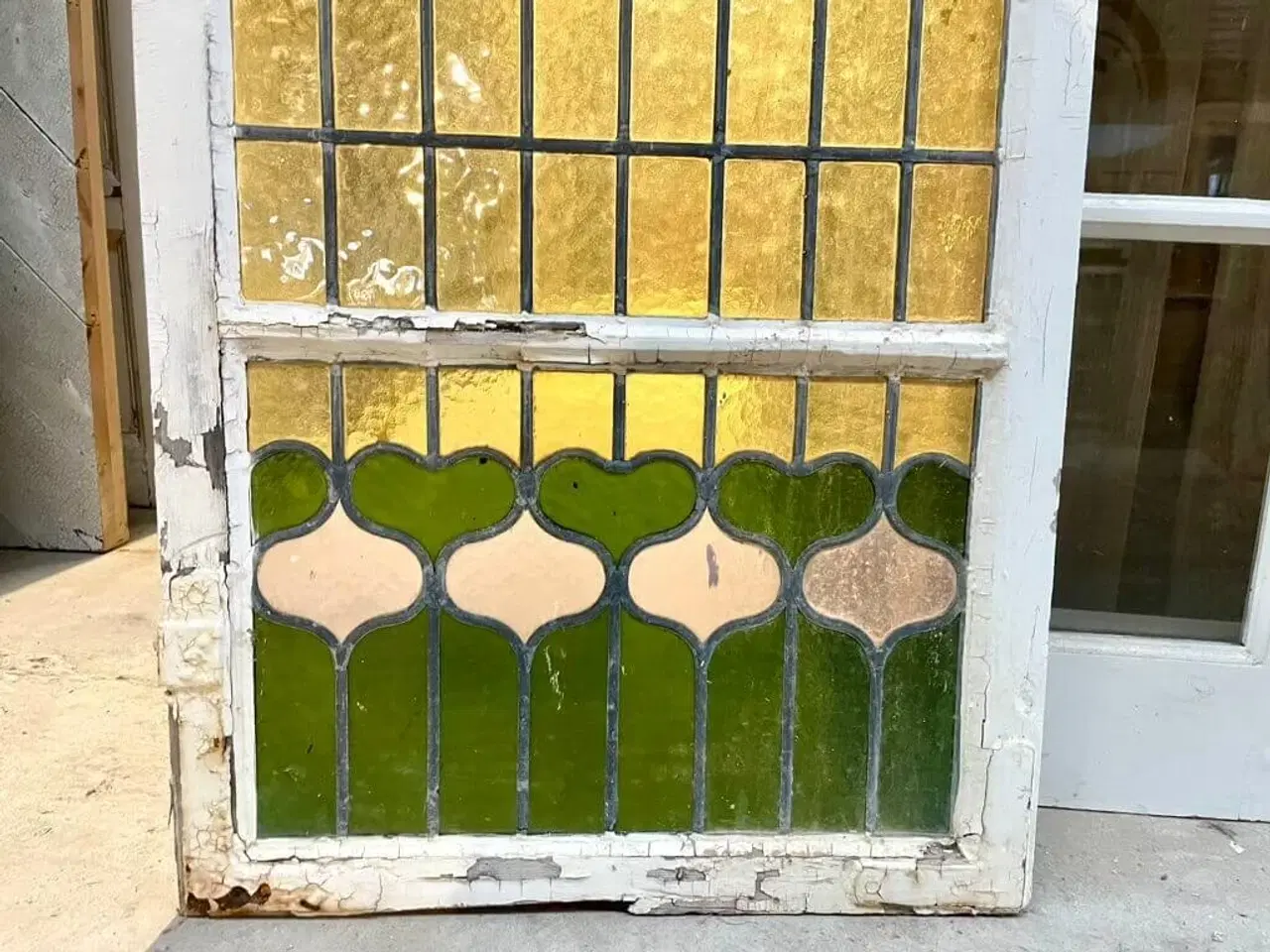 Billede 4 - Blyindfattet vinduesramme m. mange detaljer