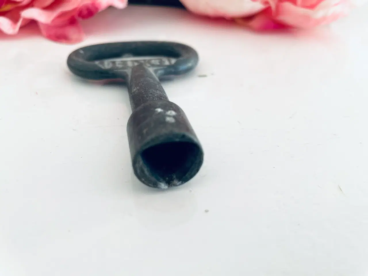 Billede 5 - Ældre trekantet nøgle med patina 