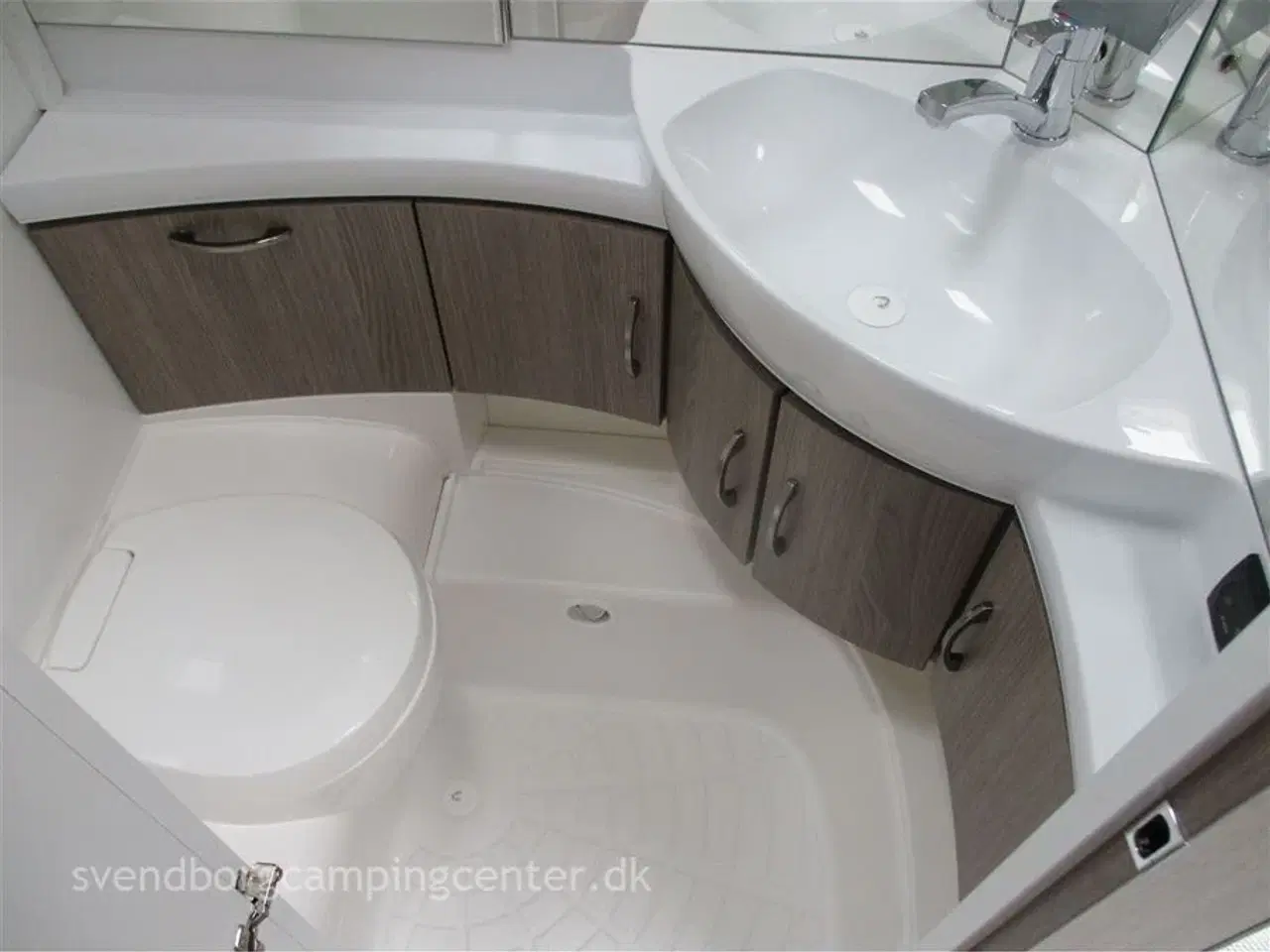 Billede 9 - 2022 - Hobby Prestige 540 UL   Der medfølger en Truma smart A mover inkl. Batteri, Lader og montering.