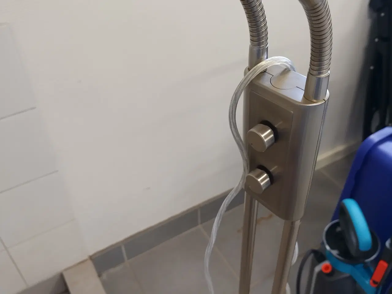 Billede 2 - Standerlampe i stål.