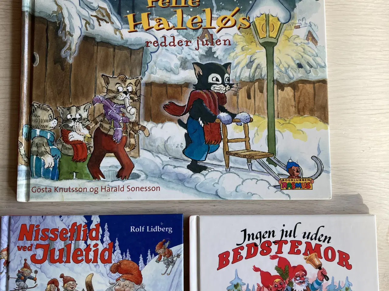 Billede 3 - Julebøger - og en DVD ;-)