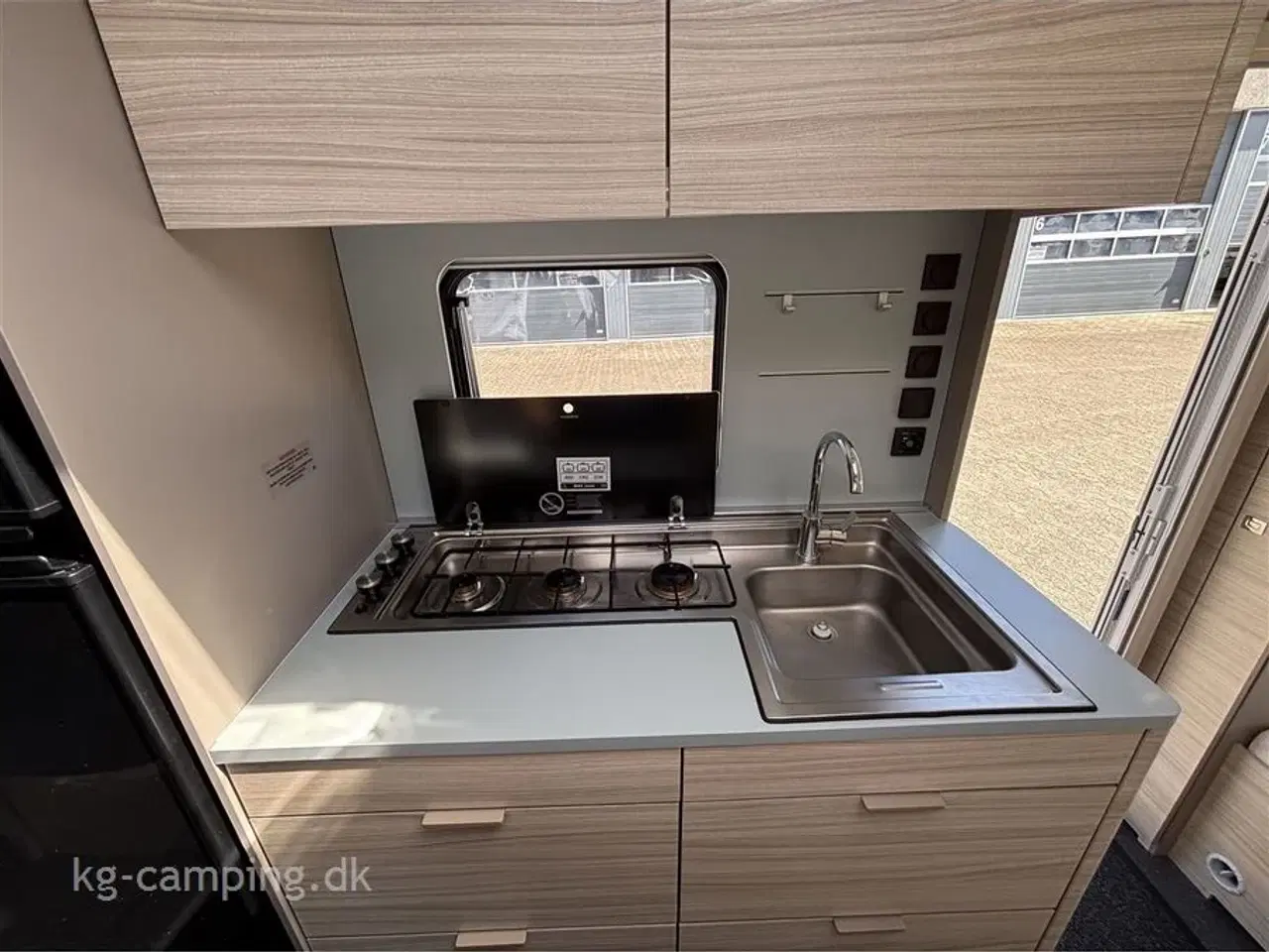 Billede 13 - 2022 - Adria Altea 542 PK   Familievogn med køjer og moderne indretning