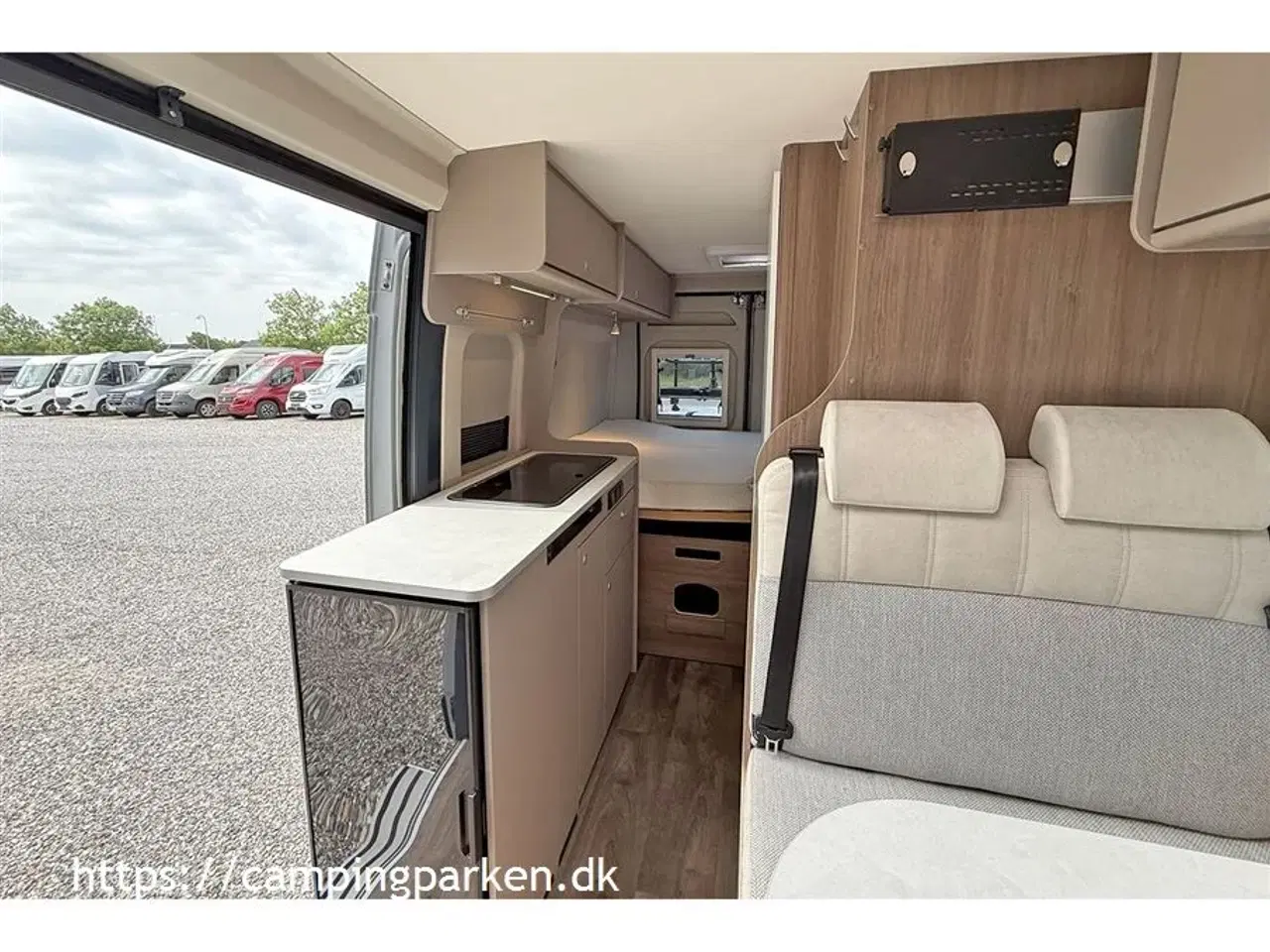 Billede 6 - 2024 - Carado CV600 Pro   Campervan på 6 meter, 9-trins automatgear, 140hk, anhængertræk og 2 solcellepaneler