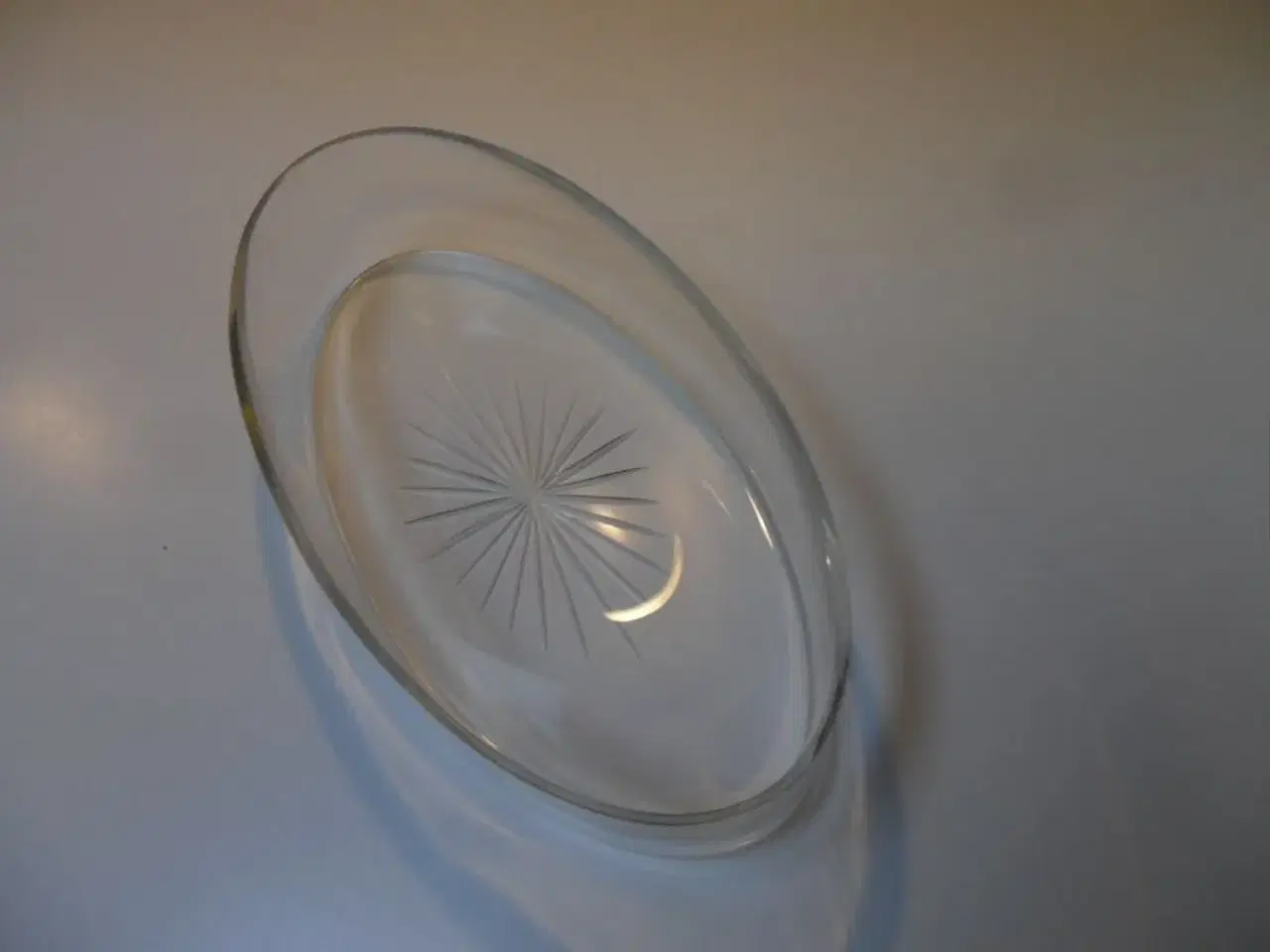 Billede 4 - Gl. oval glasskål med stjerne i bund