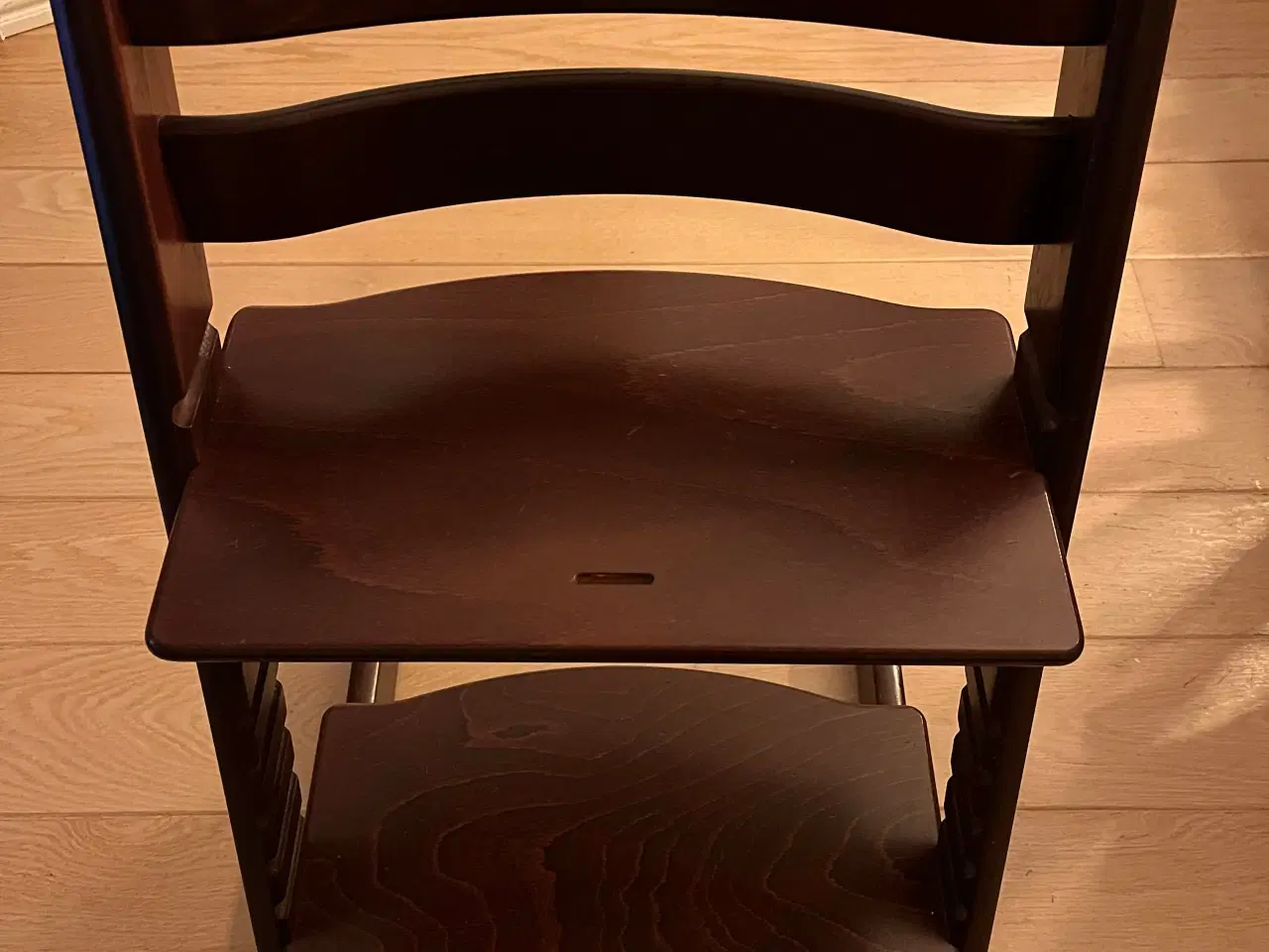 Billede 1 - Højstol i valnød