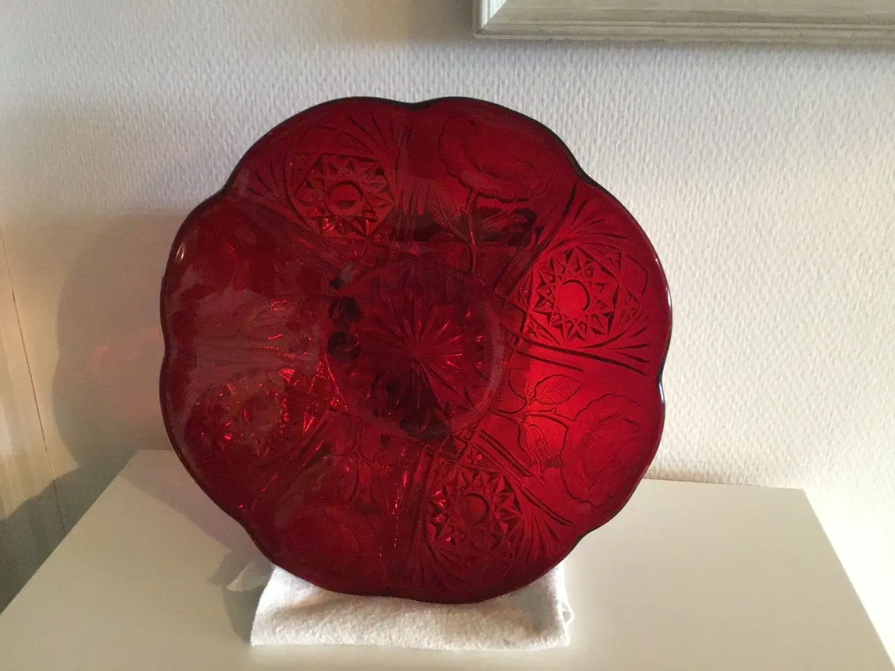 Billede 1 - Fyns Glasværk, rødt lagkagefad
