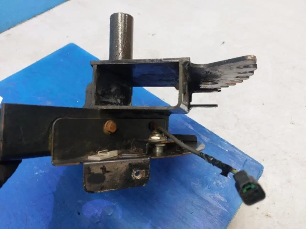 Billede 10 - New Holland 760CG Reel Speed Sensor Kit 