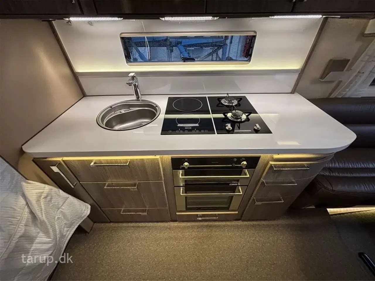 Billede 16 - 2017 - Kabe Imperial 740 TDL-U   Isabella Commodore North inkl CarbonX stel, Thule fast monteret markise, Truma mover x4 motor, Dometic Aircon, Centralstøvsuger, Alde Centralvarme