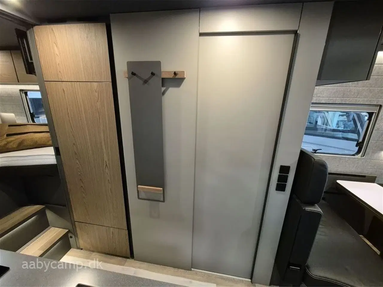 Billede 19 - 2025 - Niesmann+Bischoff Arto 78   solceller. 3x150 Ah lithium batterier. 3000w inverter. Elektrisk markise. Udv. gas/vand. Helårsdæk. 2x TV. Duo control. luft undervogn. Hydrauliske støtteben.