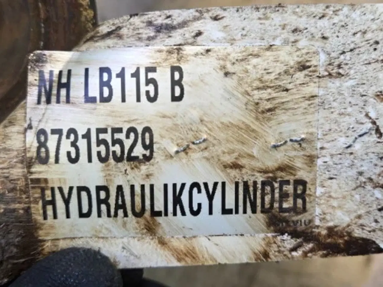 Billede 17 - New Holland LB115B Cylinder 87315529