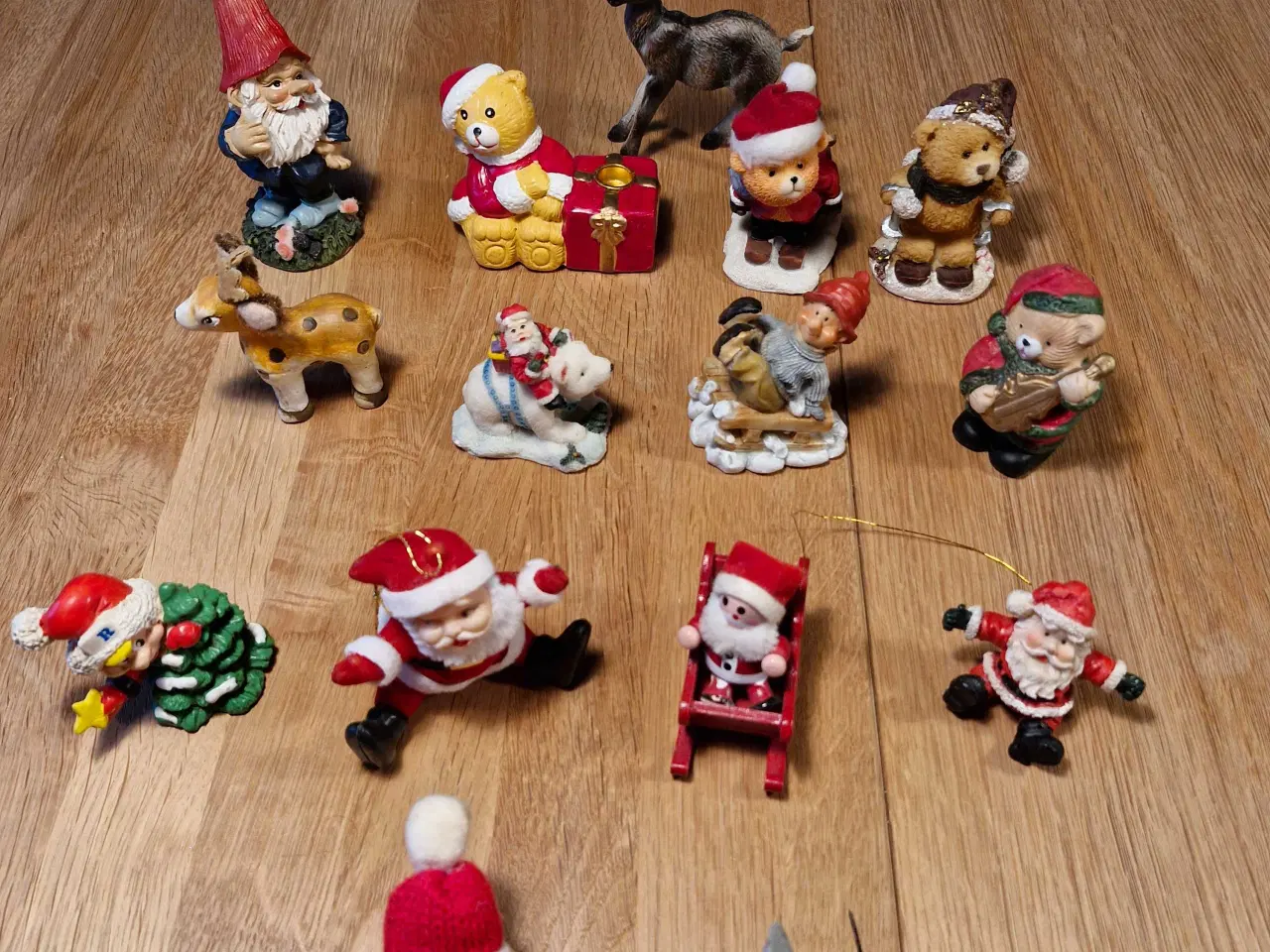 Billede 1 - Nr.4. 15 ældre nisse figurer