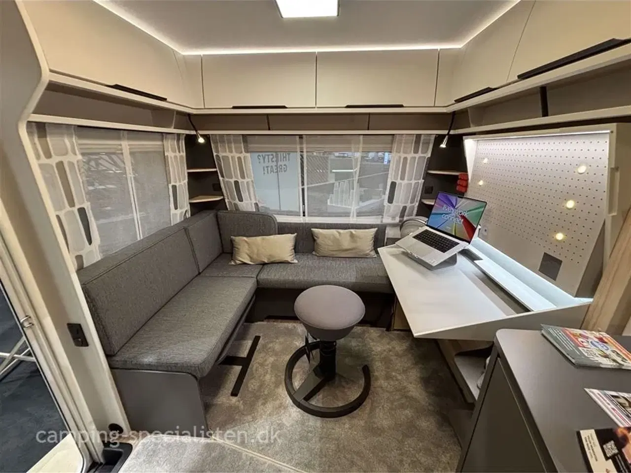 Billede 4 - 2026 - Fendt Apero 495 SFB   Fendt Apero 495 SFb Connect model 2026 kan snart ses hos Camping-Specialisten.dk