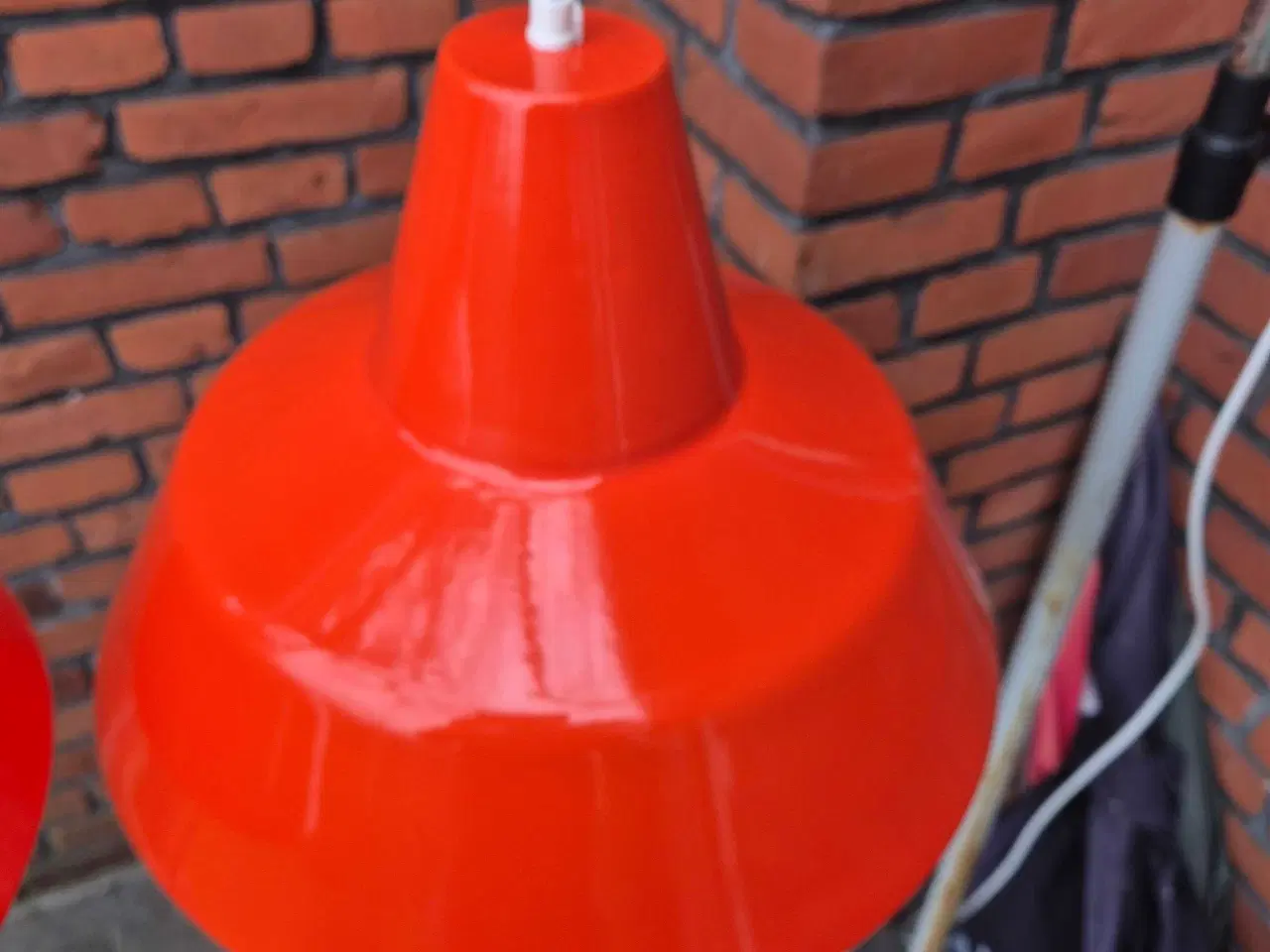 Billede 17 - Smukke værkstedspendler i rødorange emalje