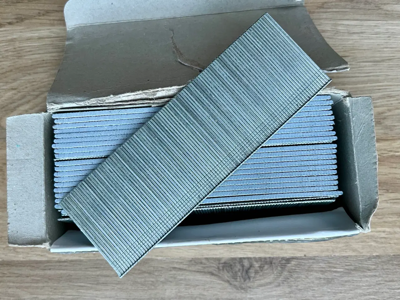 Billede 4 - Sømpistol inkl. en kasse søm