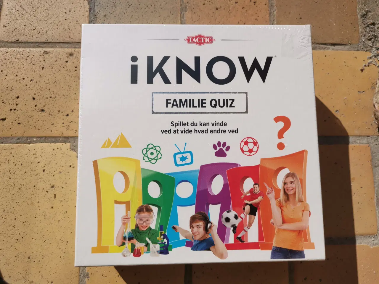 Billede 1 - UBRUGT iKnow Familie Quiz Brætspil