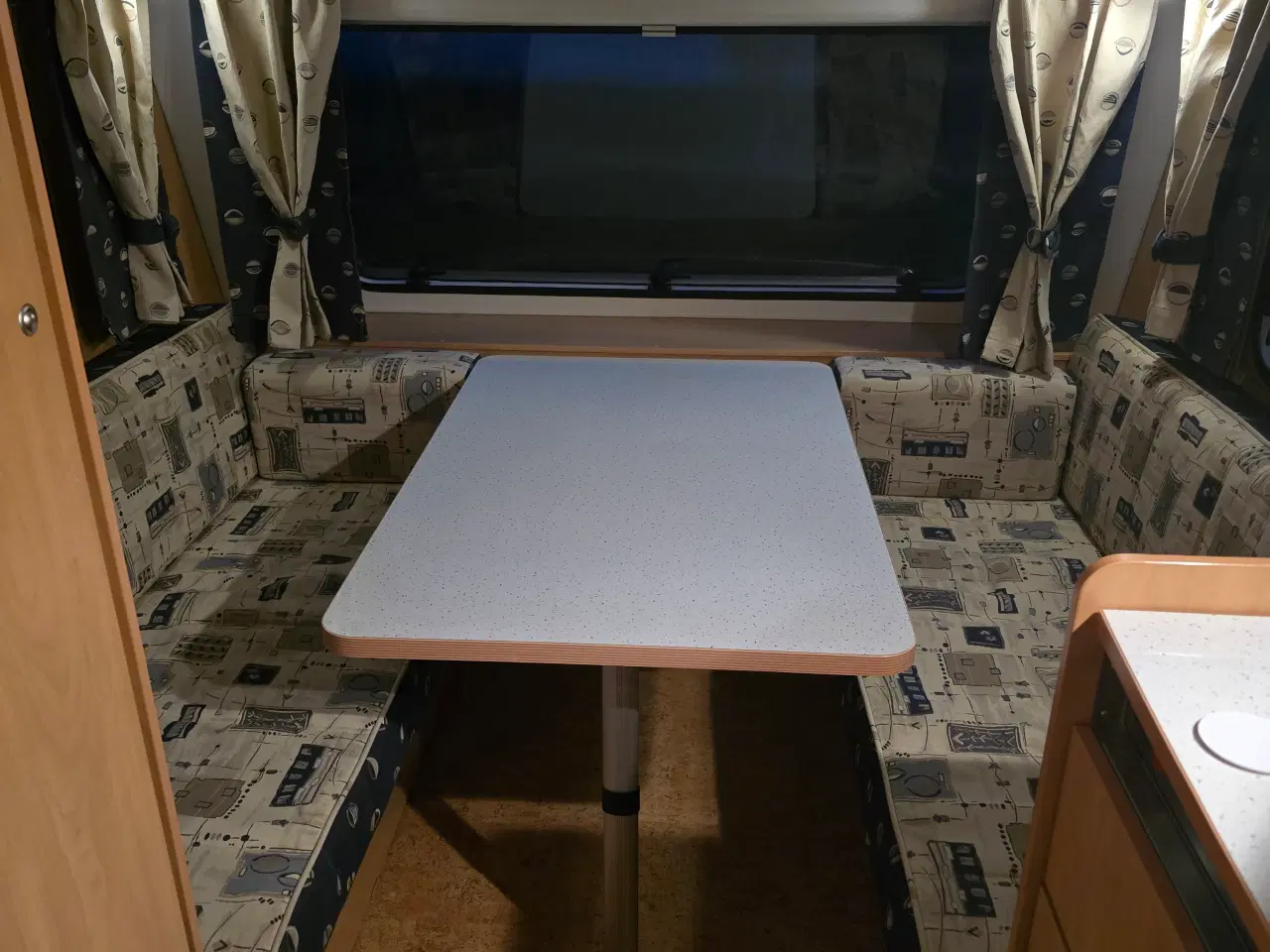 Billede 9 - Burstner 390 TK m Isabella fortelt,mover,køjeseng