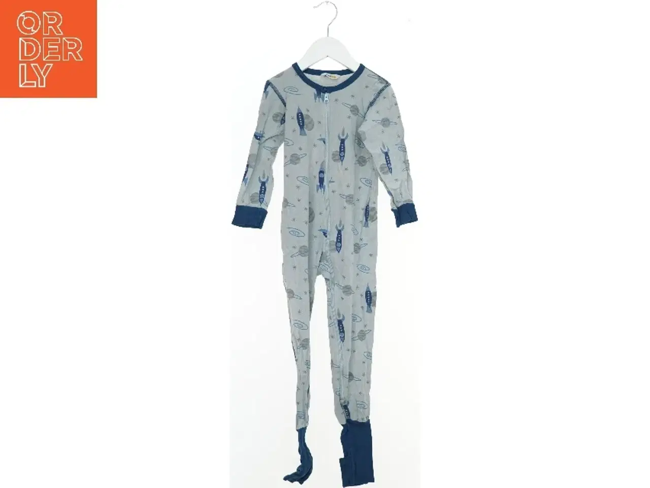 Billede 1 - Heldragt med rumfartøjsmønster fra Joha (str. 104)