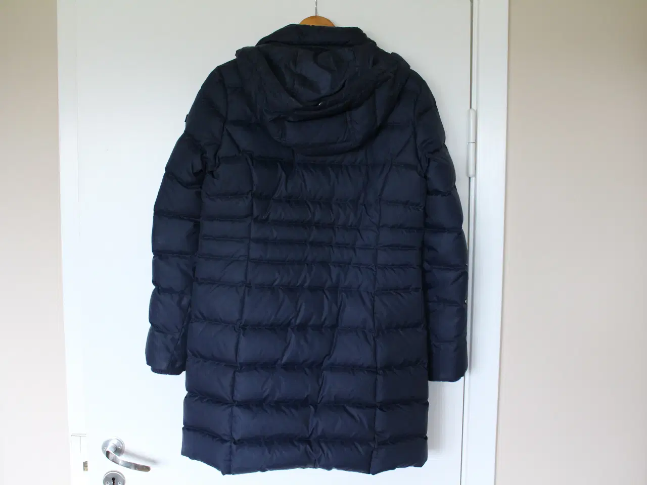 Billede 2 - Tommy Hilfiger blå dynefrakke str. S/34 til salg