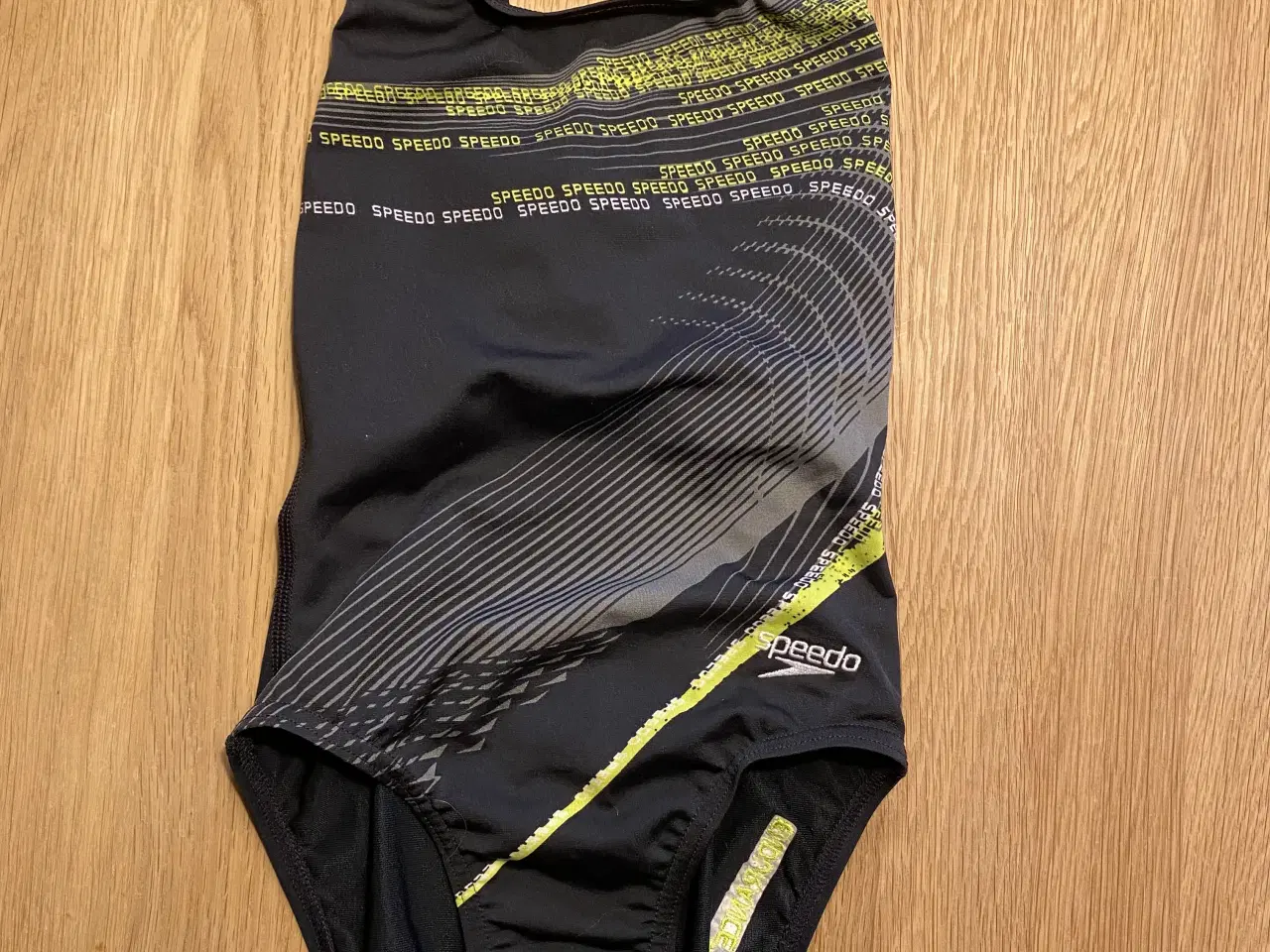 Billede 10 -  tshirt,  træningsbukser, badedragt