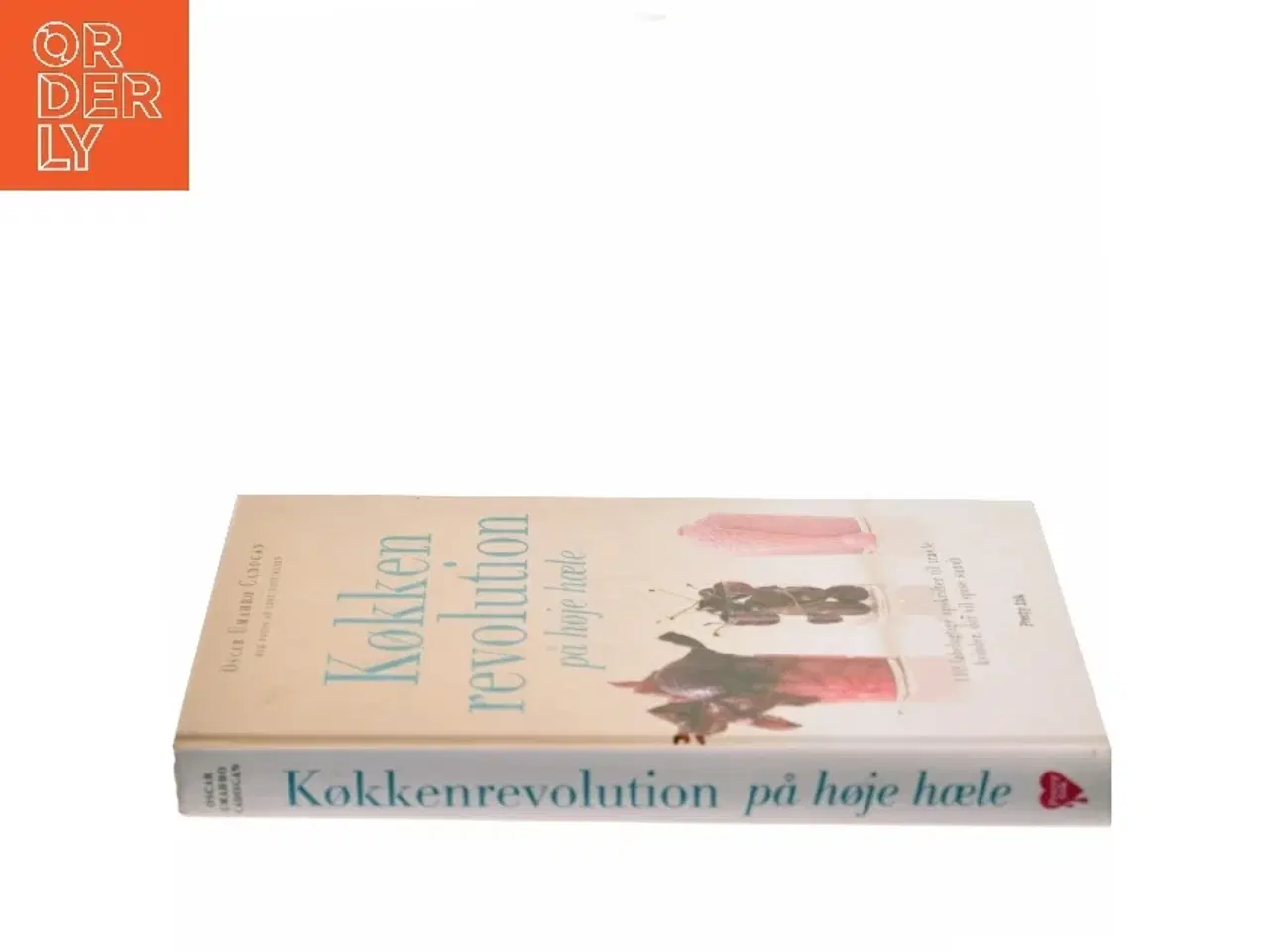 Billede 2 - Køkkenrevolution på høje hæle : 110 fabelagtige opskrifter til travle kvinder, der vil spise sundt af Oscar Umahro Cadogan (Bog)