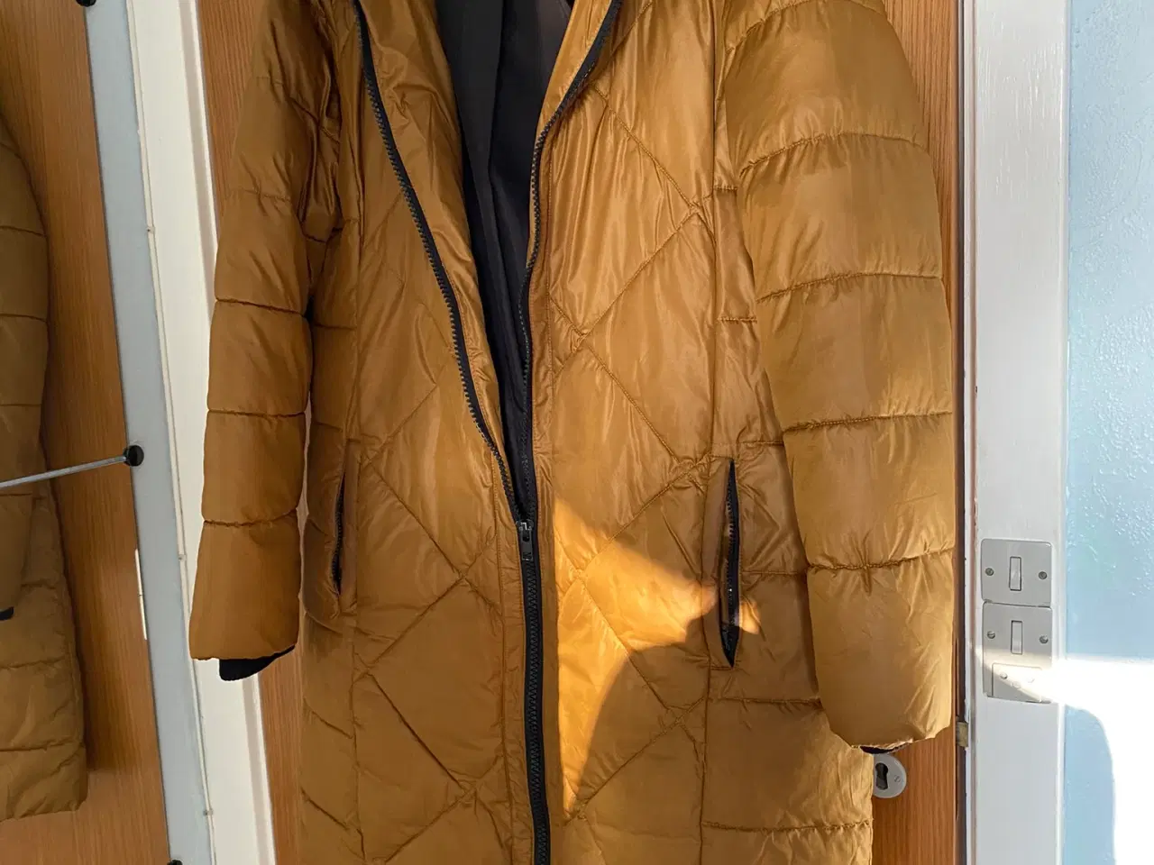 Billede 1 - vinterfrakker heraf den ene er vende frakke