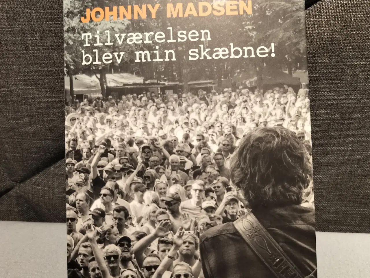 Billede 1 - Bog Johnny Madsen 