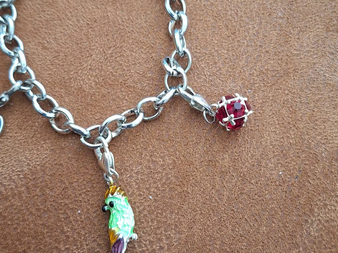 Billede 3 - Armbånd med charms 
