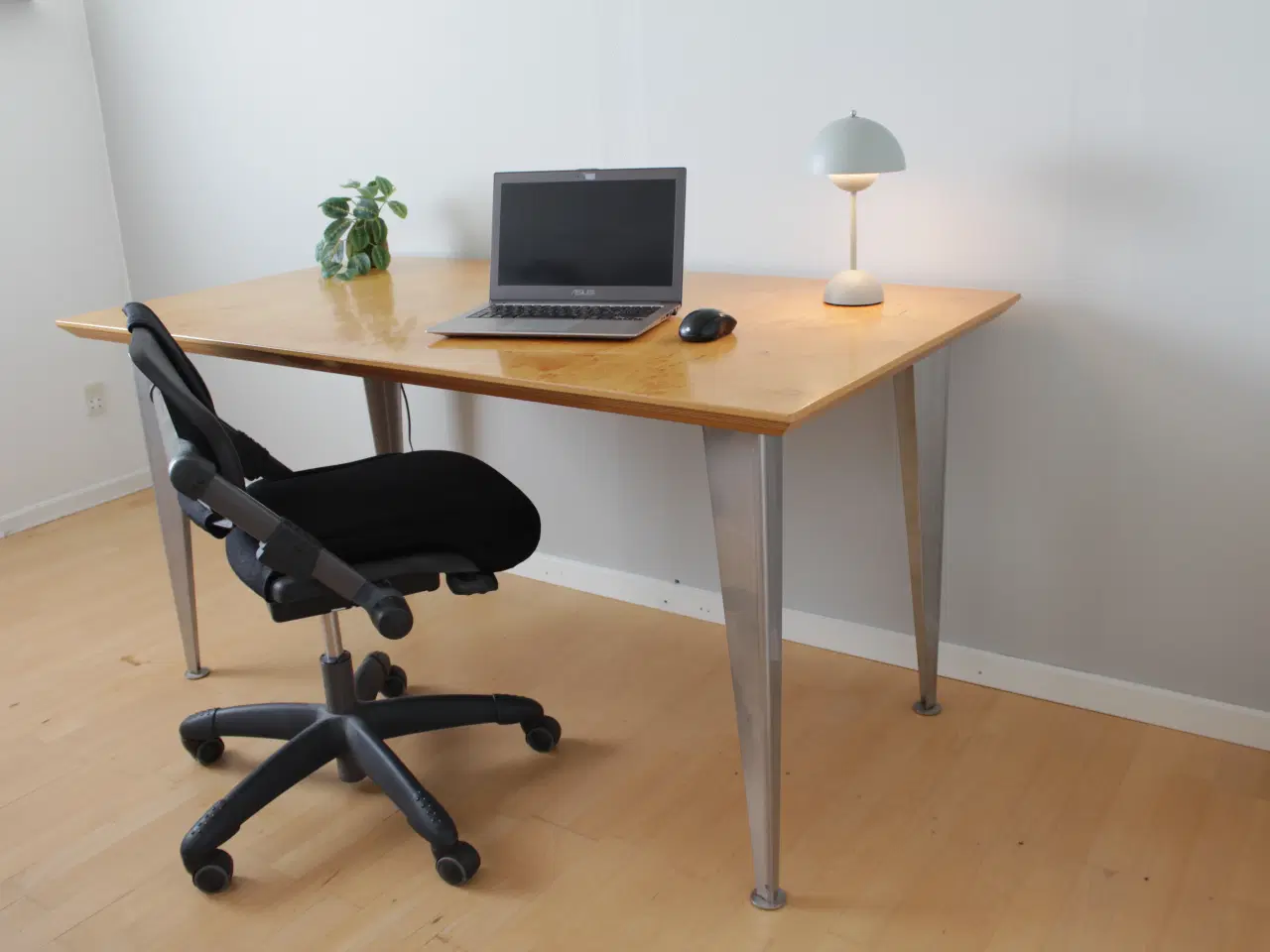 Billede 1 - Skrivebord  arbejdsbord  spisebord