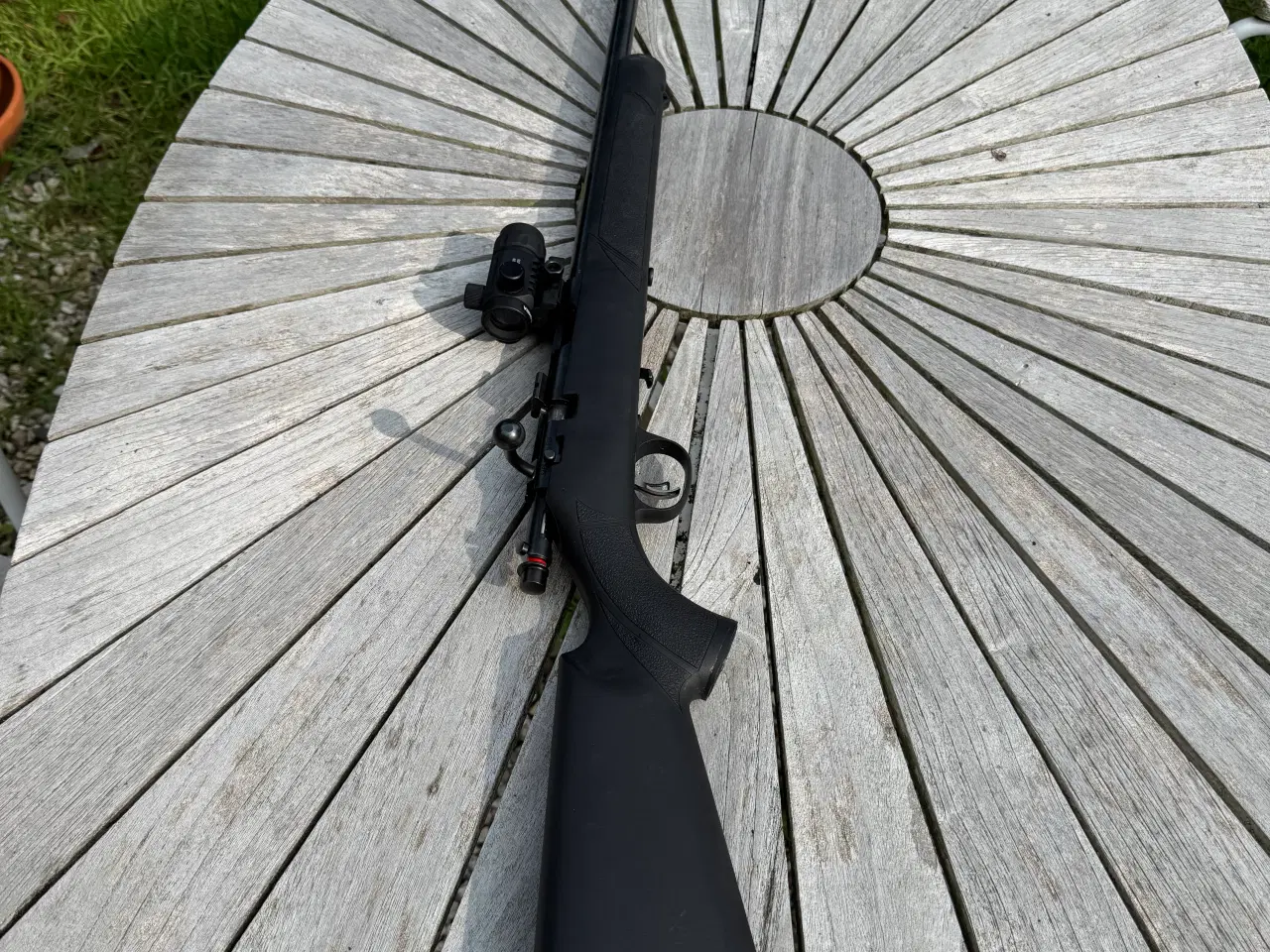 Billede 1 - Salonriffel med "red dot" sigte og lyddæmper 